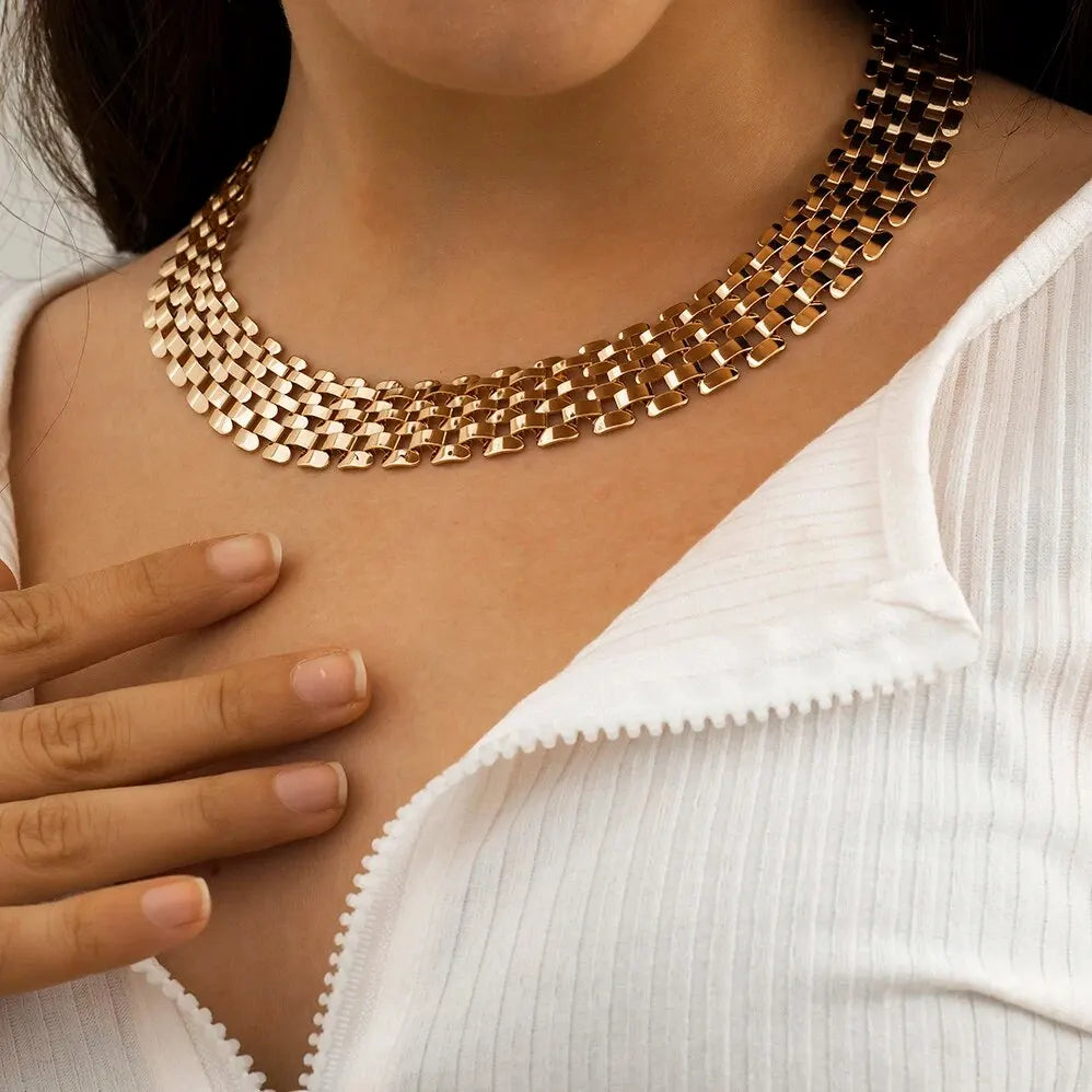 قلادة سلسلة سميكة