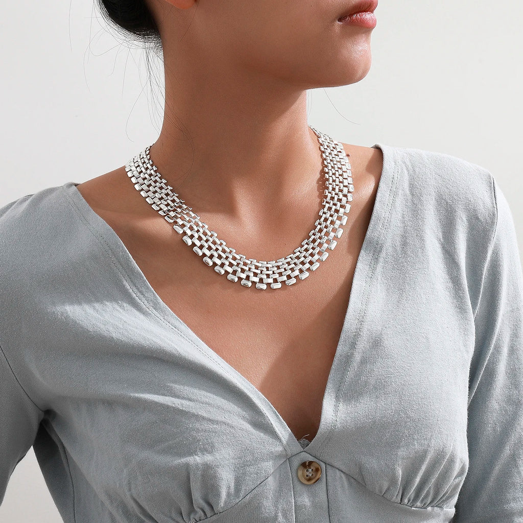 قلادة سلسلة سميكة